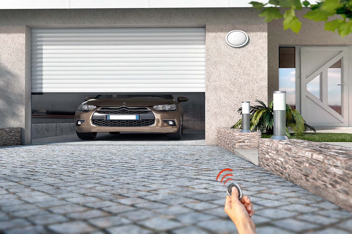 Insulated aluminum rolling shutters Insulated aluminum rolling shutters with remote